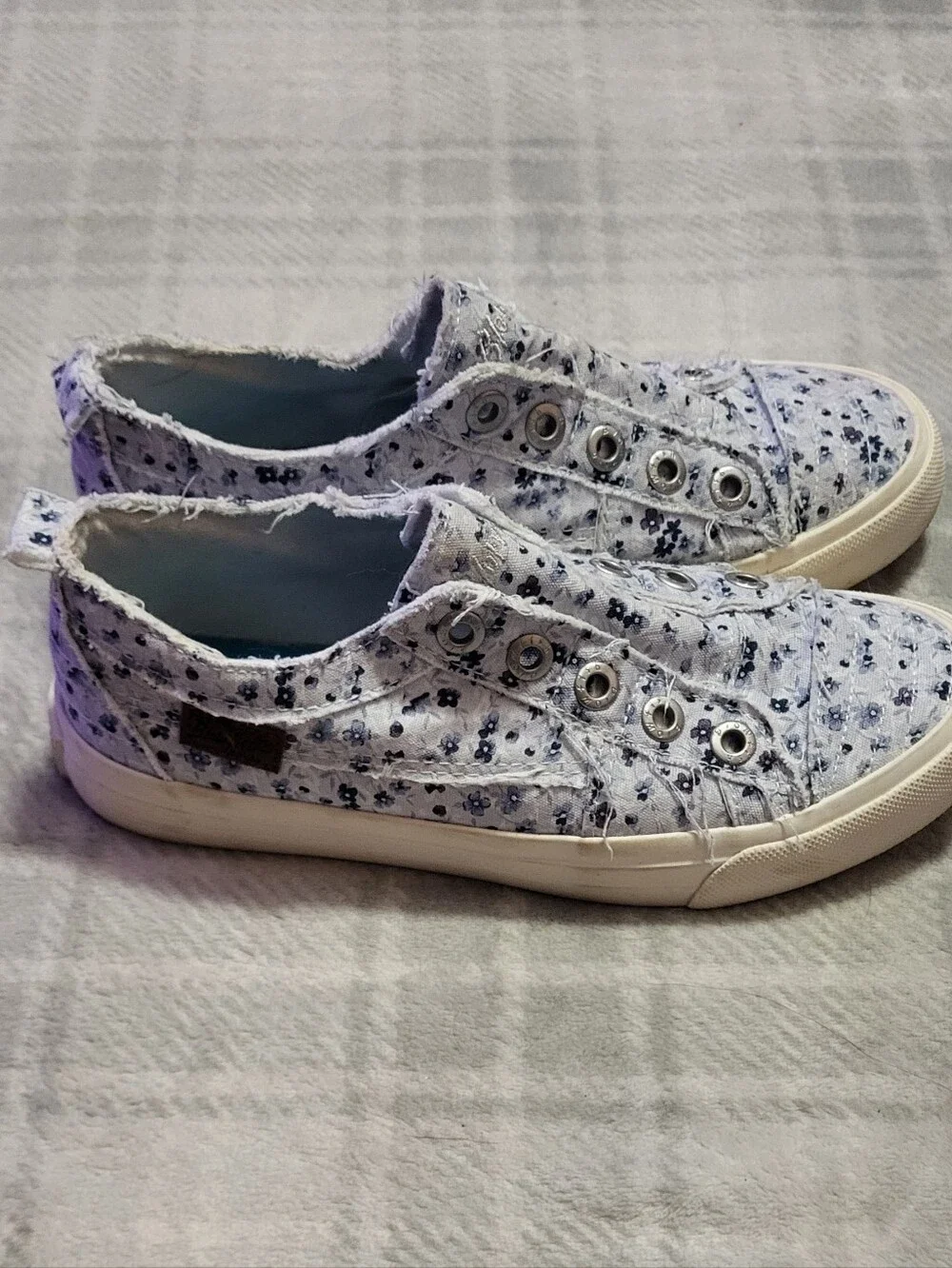 Casual Slip-On Floral Canvas Sneakers Light Blue Blowfish Malibu Size 6.5